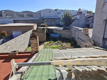 Importante Casa en Florida de 6 ambientes a reciclar!!!- En Venta