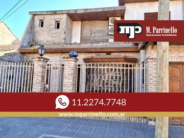Importante Casa en Florida de 6 ambientes a reciclar!!!- En Venta