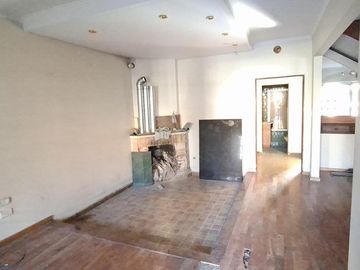 Importante Casa en Florida de 6 ambientes a reciclar!!!- En Venta
