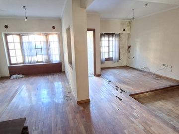 Importante Casa en Florida de 6 ambientes a reciclar!!!- En Venta