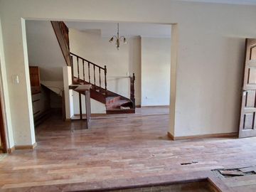 Importante Casa en Florida de 6 ambientes a reciclar!!!- En Venta