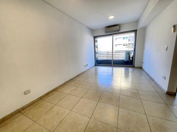 Departamento dos ambientes con cochera en alquiler. Torre Quartier San Telmo