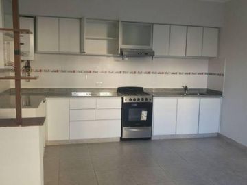 Casa en venta de 3 dormitorios con cochera