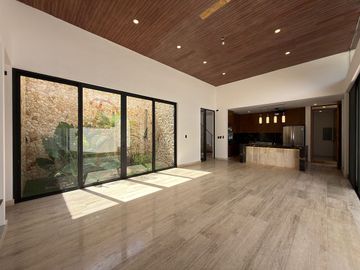 CASA EN VENTA MERIDA, TEMOZON NORTE, PRIVADA SOLUNA, ENTREGA INMEDIATA.
