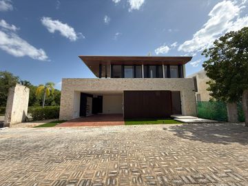 CASA EN VENTA MERIDA, TEMOZON NORTE, PRIVADA SOLUNA, ENTREGA INMEDIATA.