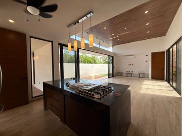 CASA EN VENTA MERIDA, TEMOZON NORTE, PRIVADA SOLUNA, ENTREGA INMEDIATA.