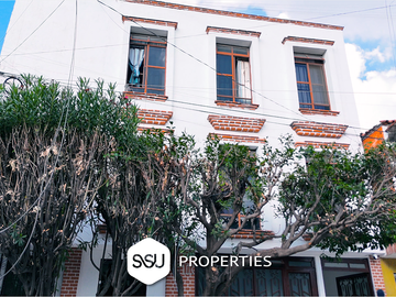 Casa en venta con 13 habitaciones generando ingresos | Valle Alameda, Querétaro