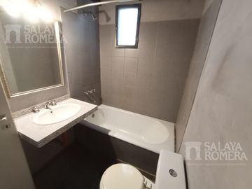 Monoambiente con entrepiso en alquiler- Recoleta