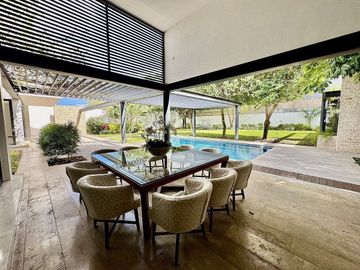 Casa de lujo en venta| una planta| 5 recámaras| Montebello, Mérida, Yucatán