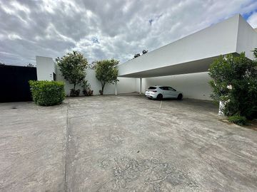 Casa de lujo en venta| una planta| 5 recámaras| Montebello, Mérida, Yucatán