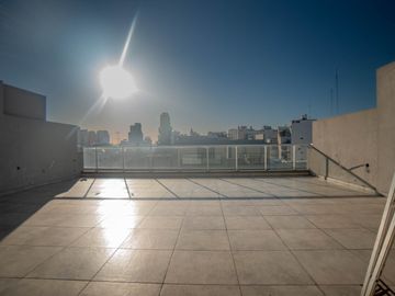 Venta de impecable 3 Ambientes con Vista Abierta y 2 Cocheras en Flores/Caballito!