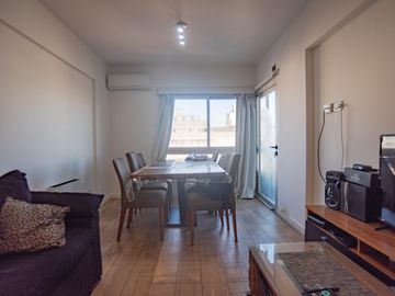 Venta de impecable 3 Ambientes con Vista Abierta y 2 Cocheras en Flores/Caballito!