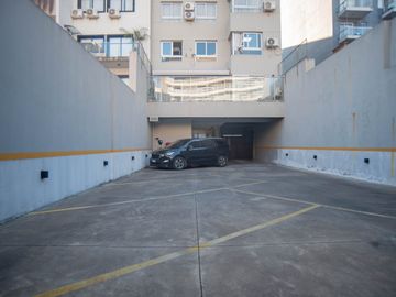 Venta de impecable 3 Ambientes con Vista Abierta y 2 Cocheras en Flores/Caballito!