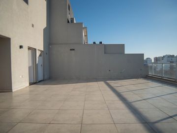 Venta de impecable 3 Ambientes con Vista Abierta y 2 Cocheras en Flores/Caballito!
