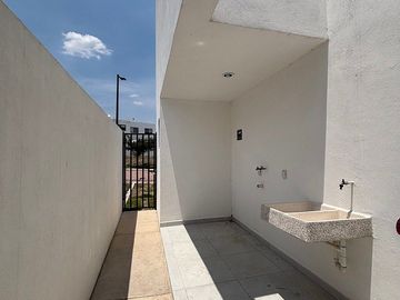 CASA EN VENTA 4 RECAM |SALA A DOBLE ALTURA | CD MADERAS MARQUÉS  , QRO