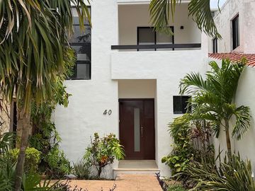 Casa(40) en Venta en Privada Cocoyoles en Santa Gertrudis Copó