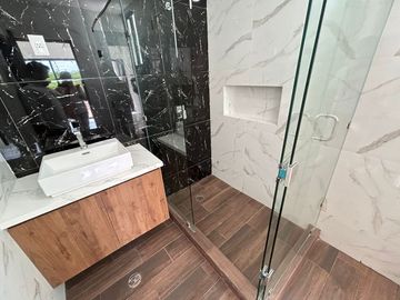 CASA EN VENTA EN SOLUNA CON CASA CLUB, GYM, SALON, CANCHA DE PADEL, ALBERCA.