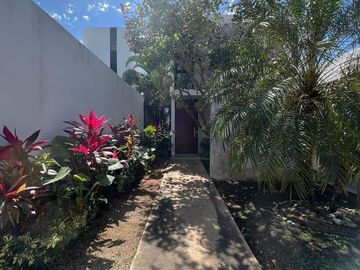 Casa en Venta (Paneles solares) en Privada Arborea