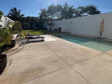Casa en Venta (Paneles solares) en Privada Arborea