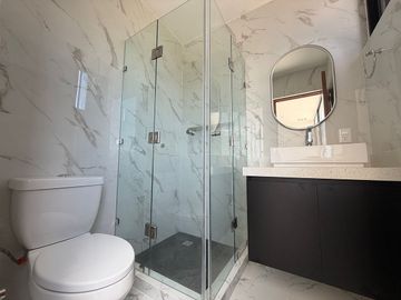 CASA EN VENTA EN SOLUNA CON CASA CLUB, GYM, SALON, CANCHA DE PADEL, ALBERCA.