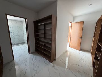 CASA EN VENTA EN SOLUNA CON CASA CLUB, GYM, SALON, CANCHA DE PADEL, ALBERCA.