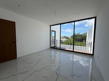 CASA EN VENTA EN SOLUNA CON CASA CLUB, GYM, SALON, CANCHA DE PADEL, ALBERCA.