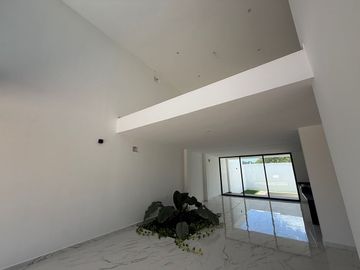 CASA EN VENTA EN SOLUNA CON CASA CLUB, GYM, SALON, CANCHA DE PADEL, ALBERCA.