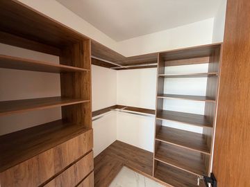 CASA EN VENTA EN SOLUNA CON CASA CLUB, GYM, SALON, CANCHA DE PADEL, ALBERCA.