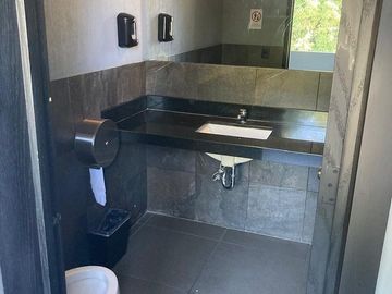 OFICINA EN RENTA EN EDIFICIO CORPORATIVO, EN AV. VALLARTA Y UNION.