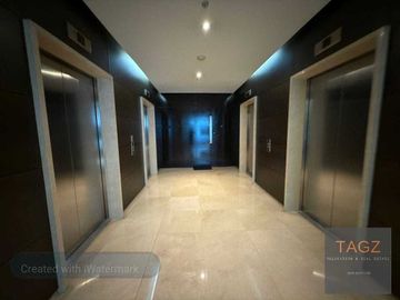 Venta amplia oficina en Santa Fe - Moderno corporativo