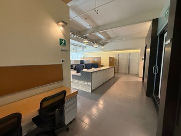 Venta amplia oficina en Santa Fe - Moderno corporativo