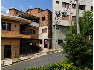 Se Arrienda Casa en Manrique Central