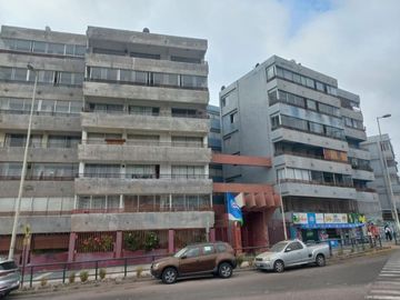 Venta a pasos del Balneario. Avenida república de Croacia