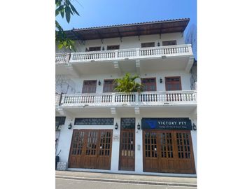 CASCO VIEJO / CASA MALECON / 180M / 2 BAÑOS / COCINA / DEPOSITO