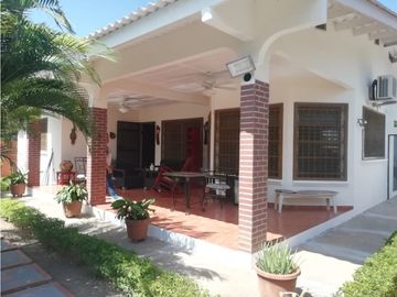 SE VENDE CASA EN CORONADO 1048 M2 CON PISCINA CERCA DE LA PLAYA