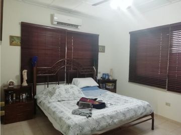 SE VENDE CASA EN CORONADO 1048 M2 CON PISCINA CERCA DE LA PLAYA