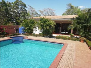 SE VENDE CASA EN CORONADO 1048 M2 CON PISCINA CERCA DE LA PLAYA
