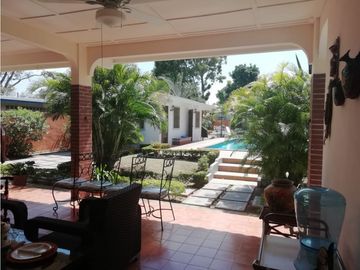 SE VENDE CASA EN CORONADO 1048 M2 CON PISCINA CERCA DE LA PLAYA