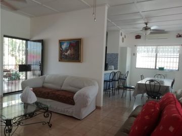 SE VENDE CASA EN CORONADO 1048 M2 CON PISCINA CERCA DE LA PLAYA