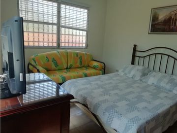 SE VENDE CASA EN CORONADO 1048 M2 CON PISCINA CERCA DE LA PLAYA