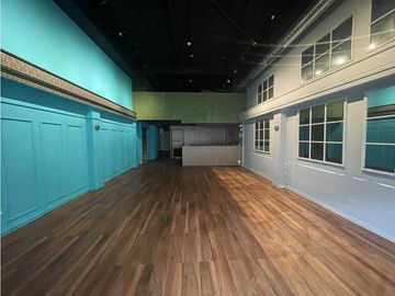 SE ALQUILA LOCAL EN CASCO VIEJO 144M 2 BAÑOS  COCINA Y MEZZANINE