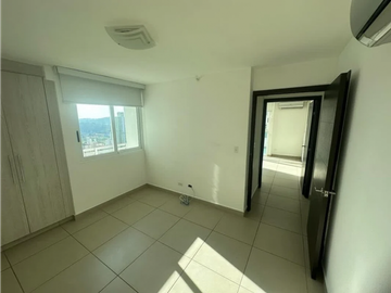 SE VENDE APARTAMENTO EN  PH KINGS PARK 131 M2 CON BALCON