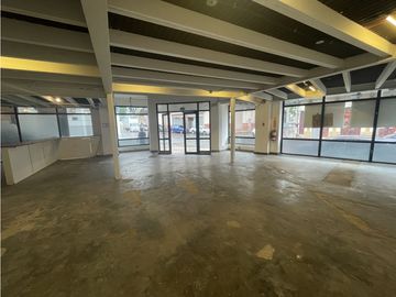 SE ALQUILA LOCAL EN CASCO VIEJO 240M 2 BAÑOS COCINA Y MEZZANINE