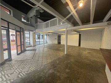 SE ALQUILA LOCAL EN CASCO VIEJO 240M 2 BAÑOS COCINA Y MEZZANINE