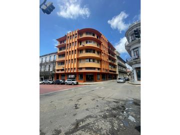 CASCO VIEJO / PLAZA CENTRAL / 120M / 2 BAÑOS / COCINA / MEZZANINE