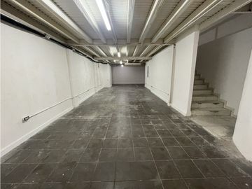 SE ALQUILA LOCAL EN CASCO VIEJO 120M 2 BAÑOS COCINA Y MEZZANINE