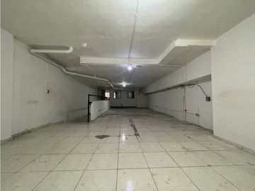 SE ALQUILA LOCAL EN CASCO VIEJO 120M 2 BAÑOS COCINA Y MEZZANINE