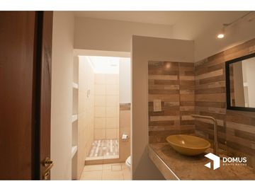VENTA CASA ADOLFO GUEMES AL 500