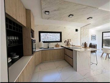 VILLA CARLOS PAZ–BARRIO COSTA AZUL‼PROPIEDAD ÚNICA CON VISTA AL LAGO