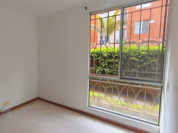 VENTA APARTAMENTO PRIMER PISO TORRES DE ALMERIA - HACIENDA - CALI